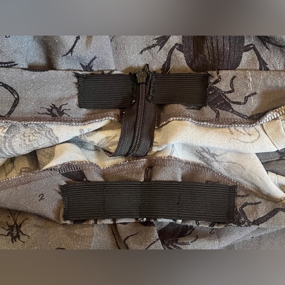 Disturbia PARASITE MIDI SKIRT 10 - buttons & arthropods - Picture 7 of 7